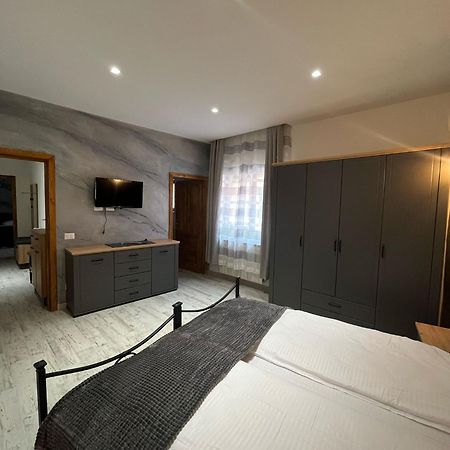 Lia House Apartment Brasov Bagian luar foto