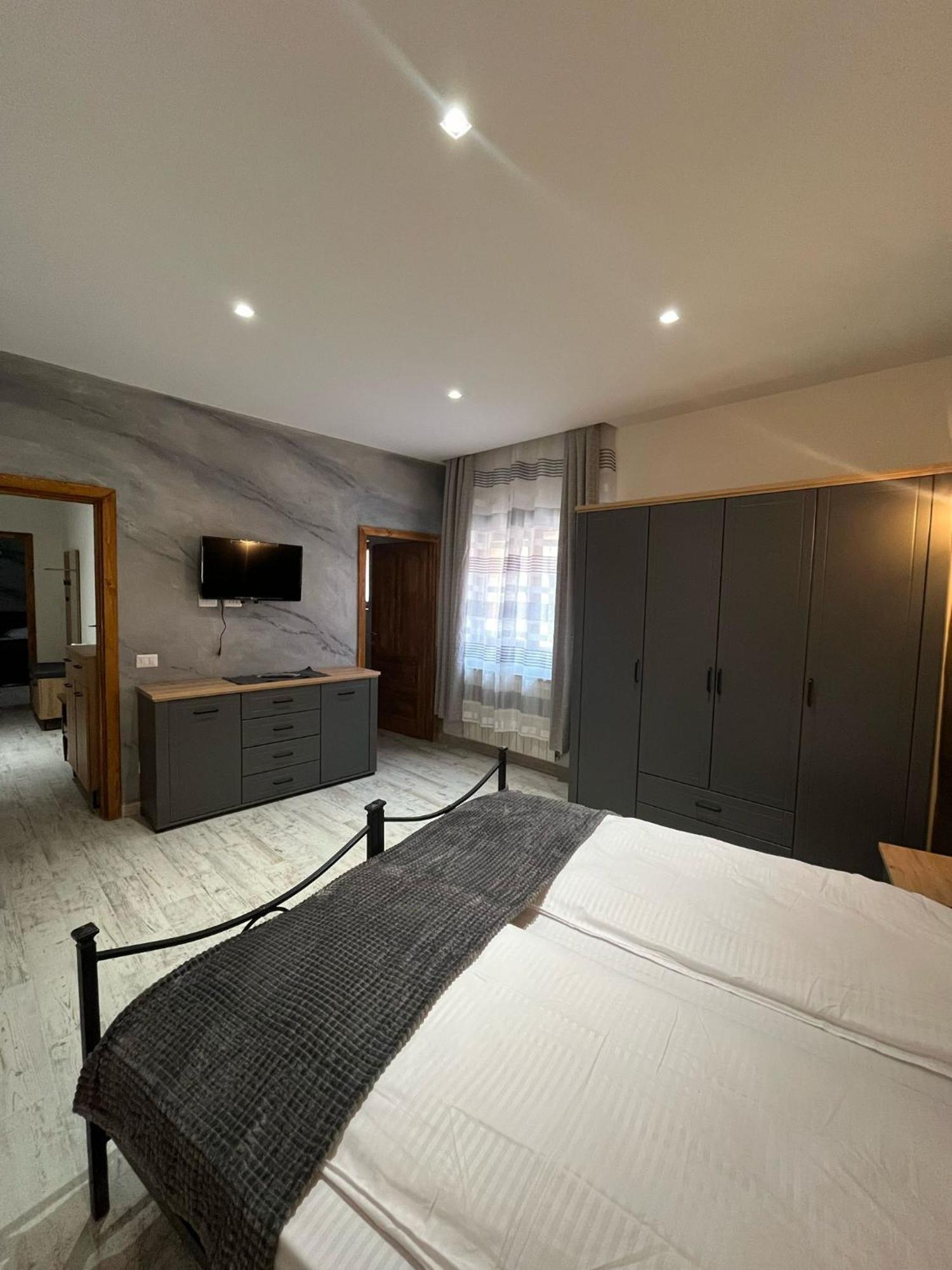 Lia House Apartment Brasov Bagian luar foto